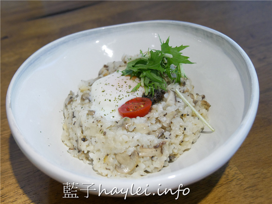 台北松山/中山國中站美食/夏綠蒂·小私廚/à table chez Charlotte-原夏綠地咖啡,環境舒適,食材新鮮且口味絕佳,約會聚餐好選擇~義大利麵燉飯、甜點下午茶都是手工現做!台北美食餐廳/松山美食/義式料理/客製化餐點/手工甜點/下午茶/雙人鬆餅午茶套餐/鐵觀音茶風鬆餅/松露野菇燉飯/明太子義大利麵/不收服務費/西式料理/台北旅遊/藍子愛美食 國內旅遊 攝影 民生資訊分享 飲食集錦