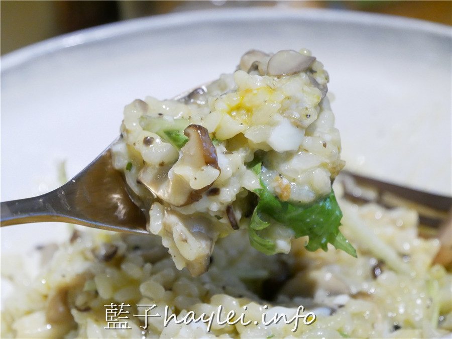 台北松山/中山國中站美食/夏綠蒂·小私廚/à table chez Charlotte-原夏綠地咖啡,環境舒適,食材新鮮且口味絕佳,約會聚餐好選擇~義大利麵燉飯、甜點下午茶都是手工現做!台北美食餐廳/松山美食/義式料理/客製化餐點/手工甜點/下午茶/雙人鬆餅午茶套餐/鐵觀音茶風鬆餅/松露野菇燉飯/明太子義大利麵/不收服務費/西式料理/台北旅遊/藍子愛美食 國內旅遊 攝影 民生資訊分享 飲食集錦