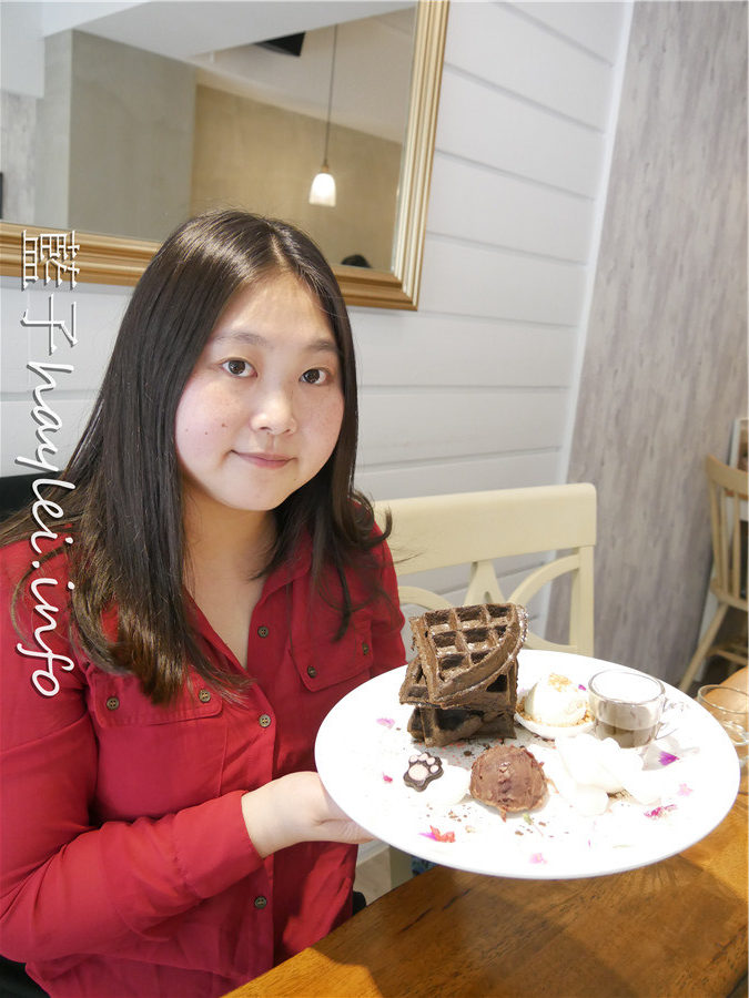 台北松山/中山國中站美食/夏綠蒂·小私廚/à table chez Charlotte-原夏綠地咖啡,環境舒適,食材新鮮且口味絕佳,約會聚餐好選擇~義大利麵燉飯、甜點下午茶都是手工現做!台北美食餐廳/松山美食/義式料理/客製化餐點/手工甜點/下午茶/雙人鬆餅午茶套餐/鐵觀音茶風鬆餅/松露野菇燉飯/明太子義大利麵/不收服務費/西式料理/台北旅遊/藍子愛美食 國內旅遊 攝影 民生資訊分享 飲食集錦