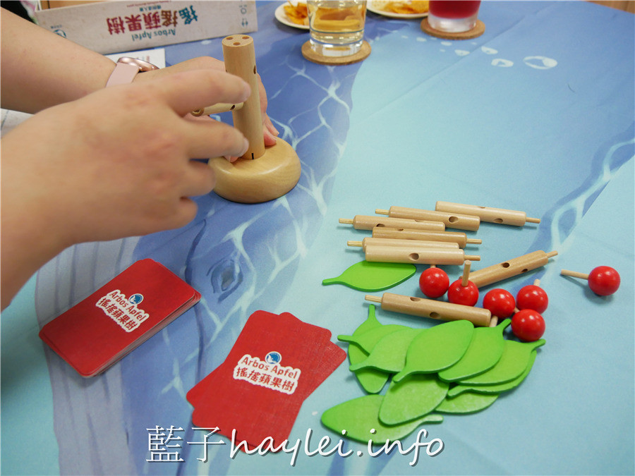 台北中正/台北桌遊/貳家桌遊-近捷運古亭站,台北雨天室內聚餐聚會的好選擇,180起,百套桌遊任你玩,點心飲料自助吧無限取用!台北旅遊/台北市內景點/休閒娛樂/益智遊戲/桌遊店推薦/適合朋友聚會、同好聯誼/有投影機、投影幕/活動場地租借包場/痛快玩桌遊/雨天備案/室內聚會/益智活動/藍子愛旅遊 國內旅遊 攝影 民生資訊分享 飲食集錦