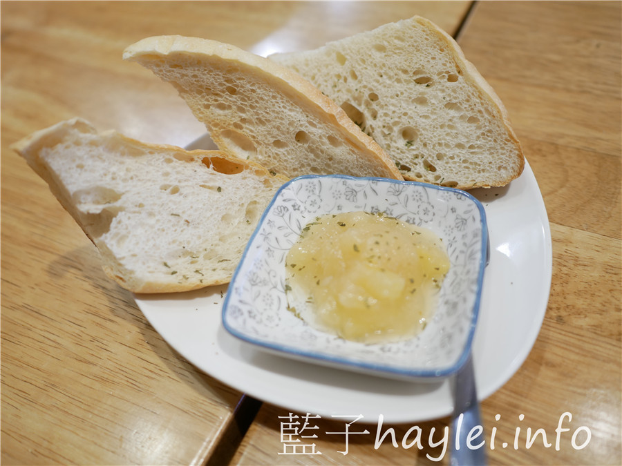 台中西區/Passenger 隨食。旅人/沙拉專賣店-每日限量馬德里碳烤海鮮溫沙拉、紅醬手捏肉丸義大利麵、白醬嫩煎雞胸燉飯&百香檸檬起司乳酪都很棒,能感受到手作的溫暖,隨著愛旅行的老闆來感受別具風味的異國風情創意美食吧!台中美食/蔬食餐廳推薦/溫沙拉/創意料理/異國美食/西餐/素食可食/健康養生/手作沙拉/RE紅包/藍子愛美食 攝影 民生資訊分享 飲食集錦