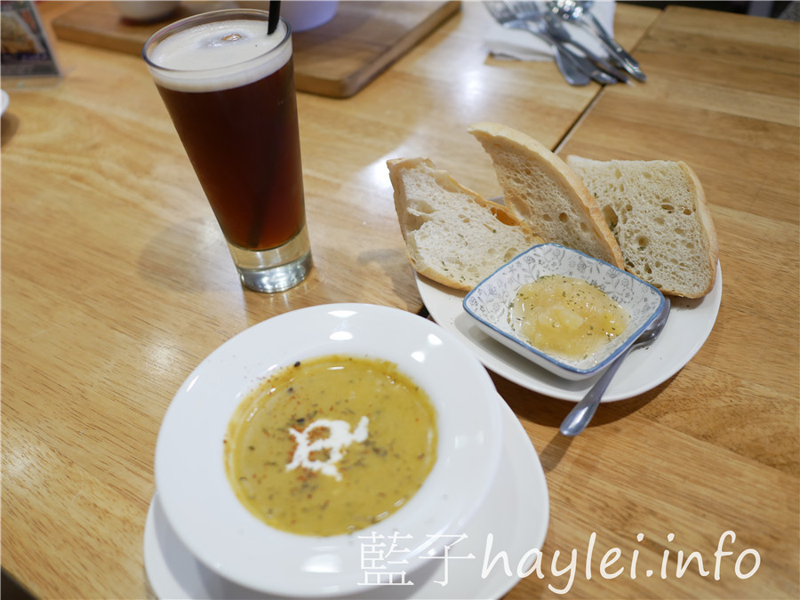 台中西區/Passenger 隨食。旅人/沙拉專賣店-每日限量馬德里碳烤海鮮溫沙拉、紅醬手捏肉丸義大利麵、白醬嫩煎雞胸燉飯&百香檸檬起司乳酪都很棒,能感受到手作的溫暖,隨著愛旅行的老闆來感受別具風味的異國風情創意美食吧!台中美食/蔬食餐廳推薦/溫沙拉/創意料理/異國美食/西餐/素食可食/健康養生/手作沙拉/RE紅包/藍子愛美食 攝影 民生資訊分享 飲食集錦