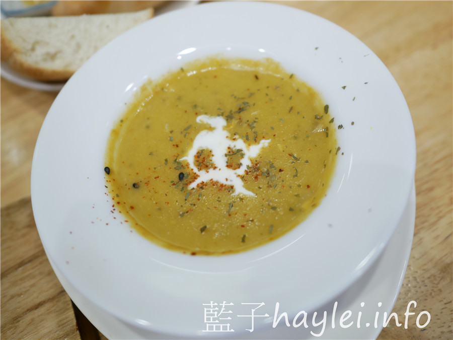 台中西區/Passenger 隨食。旅人/沙拉專賣店-每日限量馬德里碳烤海鮮溫沙拉、紅醬手捏肉丸義大利麵、白醬嫩煎雞胸燉飯&百香檸檬起司乳酪都很棒,能感受到手作的溫暖,隨著愛旅行的老闆來感受別具風味的異國風情創意美食吧!台中美食/蔬食餐廳推薦/溫沙拉/創意料理/異國美食/西餐/素食可食/健康養生/手作沙拉/RE紅包/藍子愛美食 攝影 民生資訊分享 飲食集錦