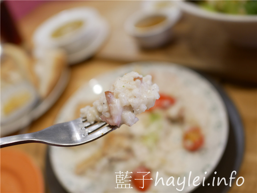 台中西區/Passenger 隨食。旅人/沙拉專賣店-每日限量馬德里碳烤海鮮溫沙拉、紅醬手捏肉丸義大利麵、白醬嫩煎雞胸燉飯&百香檸檬起司乳酪都很棒,能感受到手作的溫暖,隨著愛旅行的老闆來感受別具風味的異國風情創意美食吧!台中美食/蔬食餐廳推薦/溫沙拉/創意料理/異國美食/西餐/素食可食/健康養生/手作沙拉/RE紅包/藍子愛美食 攝影 民生資訊分享 飲食集錦