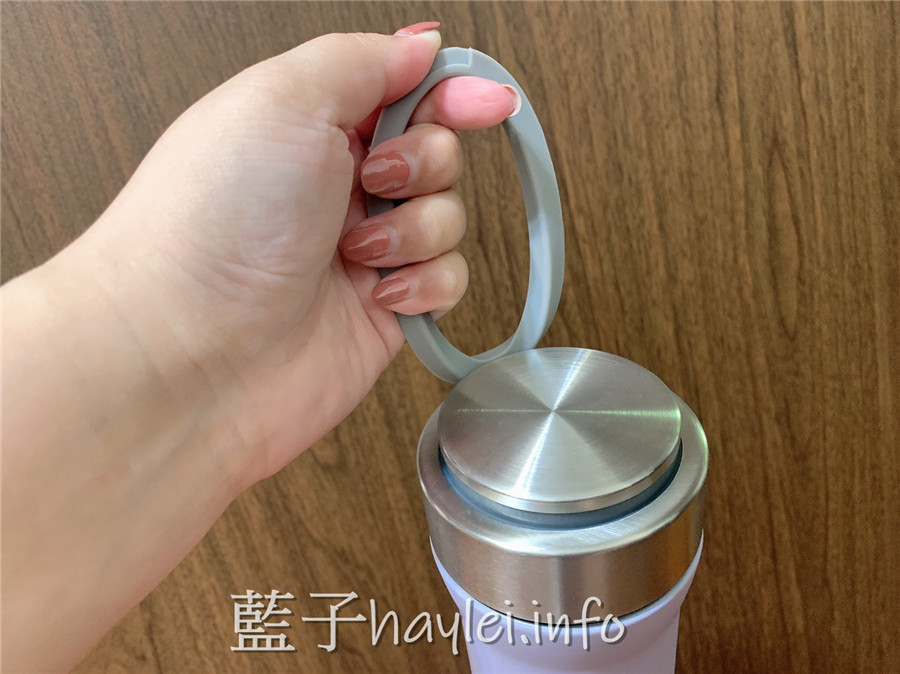 2020保溫杯推薦/Swanz天鵝瓷好提杯-紫羅蘭粉紫色絕美超好看,入口細膩純淨,大瓶口的陶瓷內膽好清洗且不殘留異味,保溫保冷持續保溫5-8小時,提手設計方便攜帶,時尚又實用的隨身好物!Swanz陶瓷保溫瓶/陶瓷火炬杯/430ml/健康生活/居家好物/保溫杯/保溫瓶/陶瓷保溫杯/高顏質/陶瓷保溫瓶推薦/藍子愛美麗 健康養身 攝影 民生資訊分享