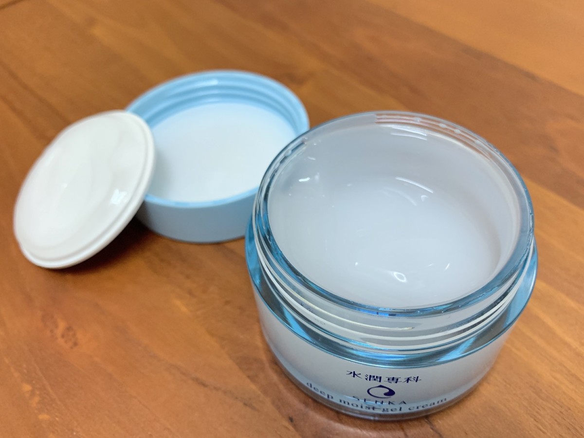 SENKA/專科保濕水凝露-適合夏天使用,不含香料、酒精,柔潤凝凍一抹化水,補充滿滿水感,肌膚變得軟嫩可掬~美妝保養/日常肌膚保養/專科保養/開架保濕/開架保養/夏季保養/senka deep moist gel cream senka deep moist gel cream/skincare/藍子愛保養 保養品分享 彩妝品 彩妝品分享 攝影 民生資訊分享