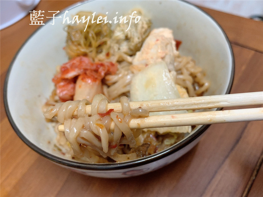 宅配美食推薦/益康泡菜-真正台灣製造的世界級泡菜,美味好吃且通過HACCP及ISO22000驗證,吃起來更安心,屯糧必備下飯菜!黃金泡菜、黃金海帶絲、黃金杏鮑菇等用蔬果入醬醃製出清甜微辣的好滋味,韓式泡菜味道酸香帶辣、翡翠海帶絲吃起來鮮香爽脆~台灣泡菜推薦/宅配泡菜/泡菜美食推薦/拌飯拌麵/美味泡菜/藍子愛美食 中式料理 健康養身 宅配食記 攝影 民生資訊分享 飲食集錦