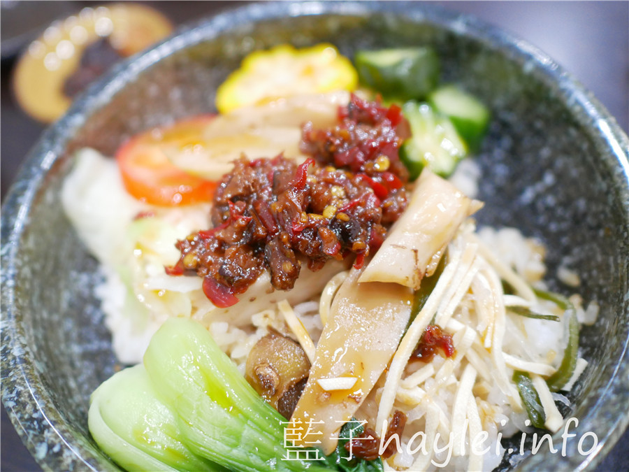 台中北區素食/寒山居蔬食-近中國醫、永興街美食,平價有水準的美味素食料理、手工辣椒醬令人流連,享受蔬食健康生活!推薦猴頭菇麻辣燙、麻辣臭豆腐、麻油吉便當、檸香川味拌麵~台中美食/台中素食推薦/中國醫美食/臭豆腐料理/素食便當/素食臭豆腐/特色辣醬/宅配外送/藍子愛美食 中式料理 國內旅遊 攝影 民生資訊分享 飲食集錦