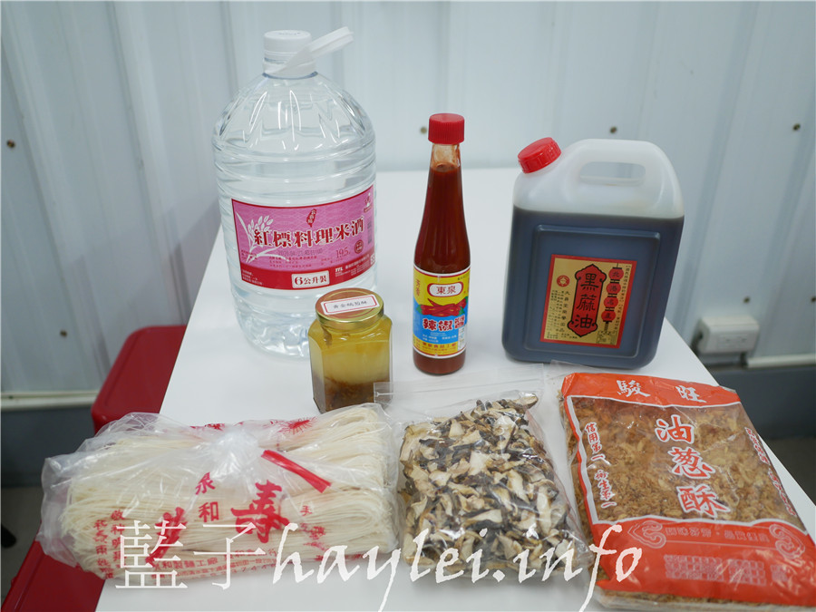 台中南屯/偉中麻油料理店-16足月的無毒公黑羽雞腿&純米酒&黑麻油燉煮出的純酒麻油雞,肉質彈嫩且湯香味醇,不愧是招牌!手工麵線口感彈Q,不論麻油香煎或拌鵝油蔥酥都非常美味~膠原蛋白滿滿的冬瓜海燕窩凍順口無腥超好吃!台中美食/台中麻油雞/麻油美食/麻油雞/麵線美食/健康養生/藥膳補湯/養生湯品/公益路美食/藍子愛美食 中式料理 健康養身 國內旅遊 攝影 民生資訊分享 飲食集錦