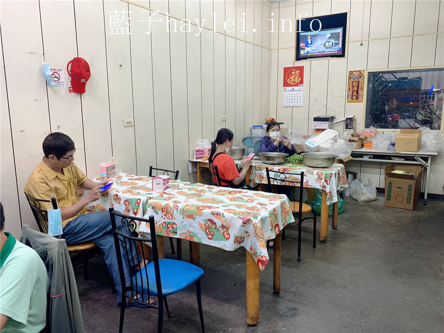 台中豐原/豐東美食/傳統炒飯 便當專賣店-現點現炒的美味熱炒、炒飯都很好吃,銅板價親民的平價美食超激推!台中美食/豐原美食/豐原小吃/豐原炒飯/沙茶豬肉炒飯/黃金流沙炒飯/三色蛋/傳統美食/炒飯/炒麵/古早味便當/文內有菜單/平價小吃/藍子愛美食 中式料理 國內旅遊 攝影 民生資訊分享 飲食集錦