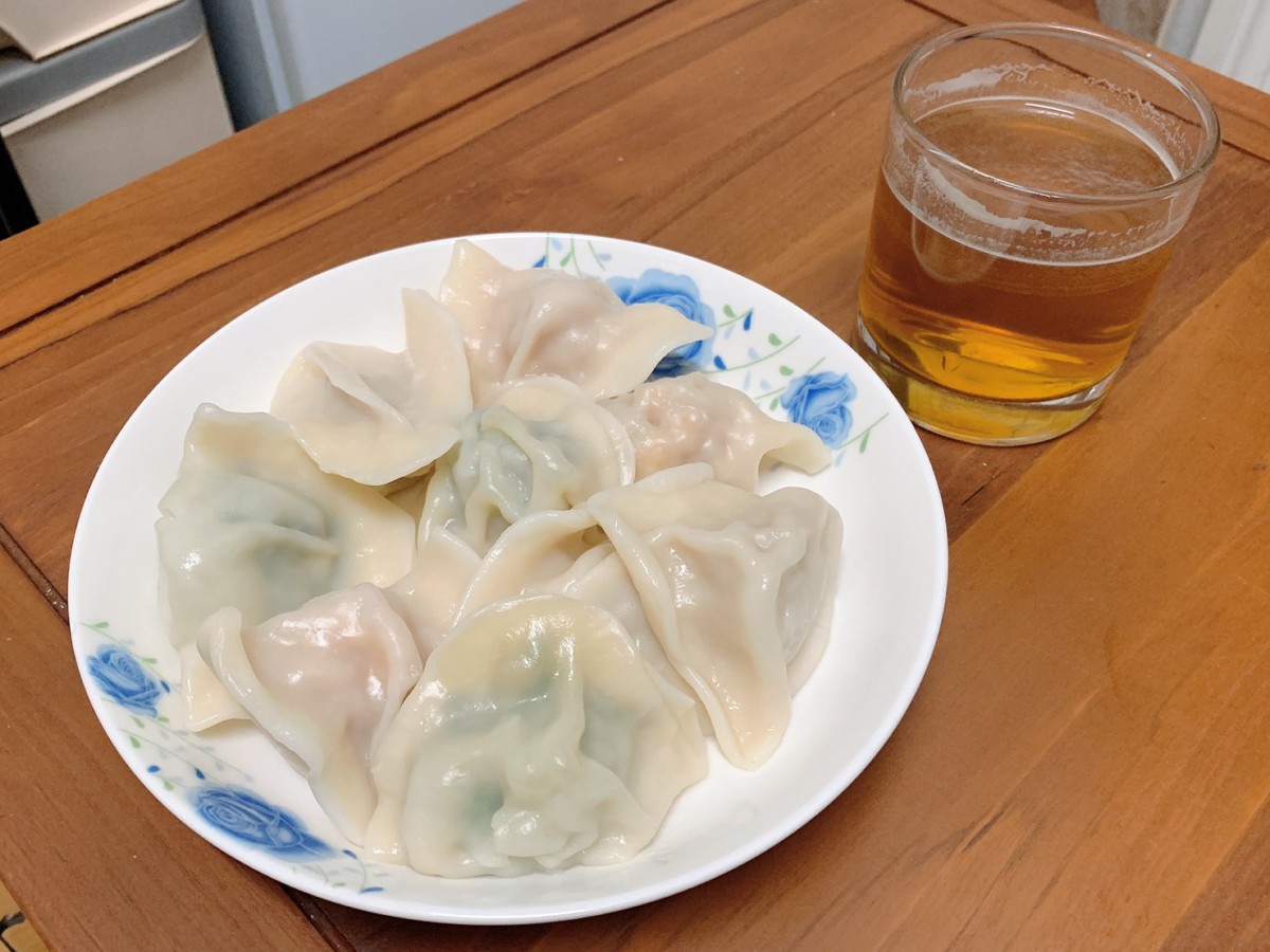 冷凍宅配水餃/山林水草RivaGreen/朝貢豬肉水餃,吃鳳梨酵素長大的豬肉質鮮甜無腥,居家常備方便隨時,不論高麗菜、韭菜、玉米等口味都美味好吃,適合當正餐/消夜/點心的團購宅配美食!宅配食品推薦/冷凍水餃/水餃美食/豬肉水餃/台灣水餃/新手下廚/有菜有肉兼顧健康/簡單煮/方便料理/煮水餃/煎餃/藍子愛美食 中式料理 宅配食記 攝影 民生資訊分享 自己動手做! 飲食集錦