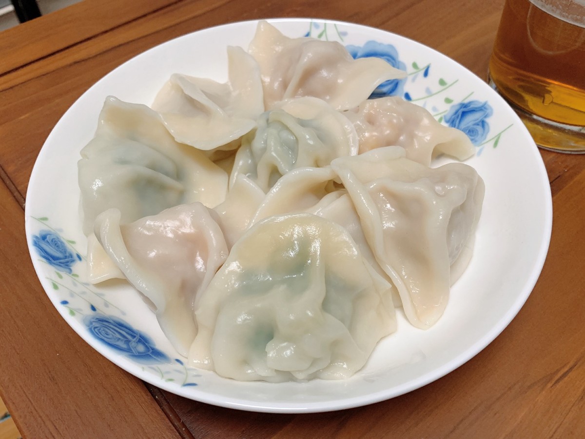 冷凍宅配水餃/山林水草RivaGreen/朝貢豬肉水餃,吃鳳梨酵素長大的豬肉質鮮甜無腥,居家常備方便隨時,不論高麗菜、韭菜、玉米等口味都美味好吃,適合當正餐/消夜/點心的團購宅配美食!宅配食品推薦/冷凍水餃/水餃美食/豬肉水餃/台灣水餃/新手下廚/有菜有肉兼顧健康/簡單煮/方便料理/煮水餃/煎餃/藍子愛美食 中式料理 宅配食記 攝影 民生資訊分享 自己動手做! 飲食集錦