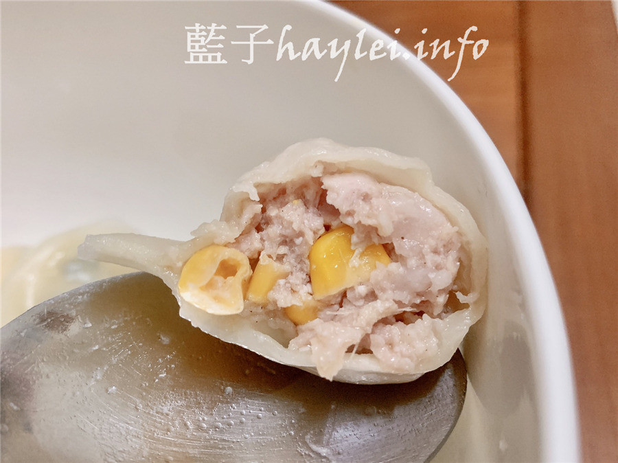 冷凍宅配水餃/山林水草RivaGreen/朝貢豬肉水餃,吃鳳梨酵素長大的豬肉質鮮甜無腥,居家常備方便隨時,不論高麗菜、韭菜、玉米等口味都美味好吃,適合當正餐/消夜/點心的團購宅配美食!宅配食品推薦/冷凍水餃/水餃美食/豬肉水餃/台灣水餃/新手下廚/有菜有肉兼顧健康/簡單煮/方便料理/煮水餃/煎餃/藍子愛美食 中式料理 宅配食記 攝影 民生資訊分享 自己動手做! 飲食集錦