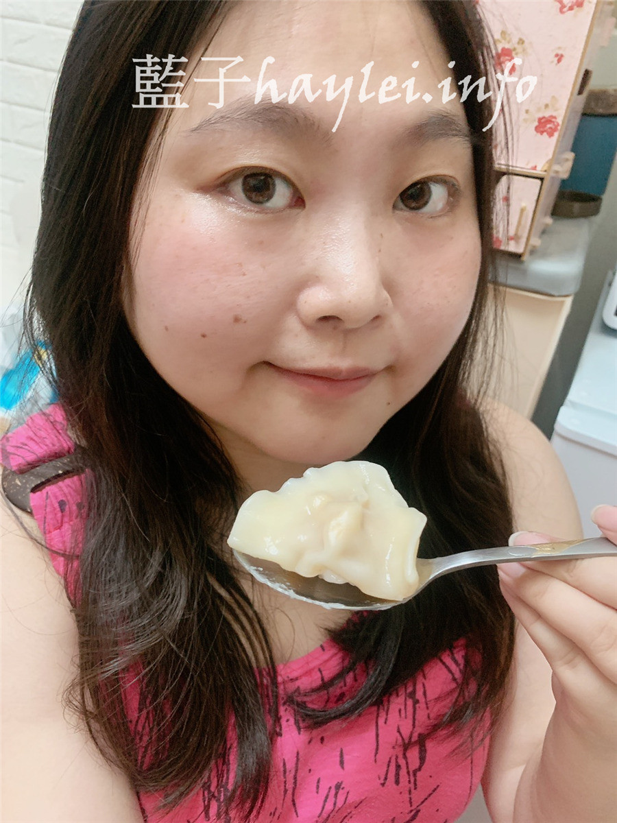 冷凍宅配水餃/山林水草RivaGreen/朝貢豬肉水餃,吃鳳梨酵素長大的豬肉質鮮甜無腥,居家常備方便隨時,不論高麗菜、韭菜、玉米等口味都美味好吃,適合當正餐/消夜/點心的團購宅配美食!宅配食品推薦/冷凍水餃/水餃美食/豬肉水餃/台灣水餃/新手下廚/有菜有肉兼顧健康/簡單煮/方便料理/煮水餃/煎餃/藍子愛美食 中式料理 宅配食記 攝影 民生資訊分享 自己動手做! 飲食集錦