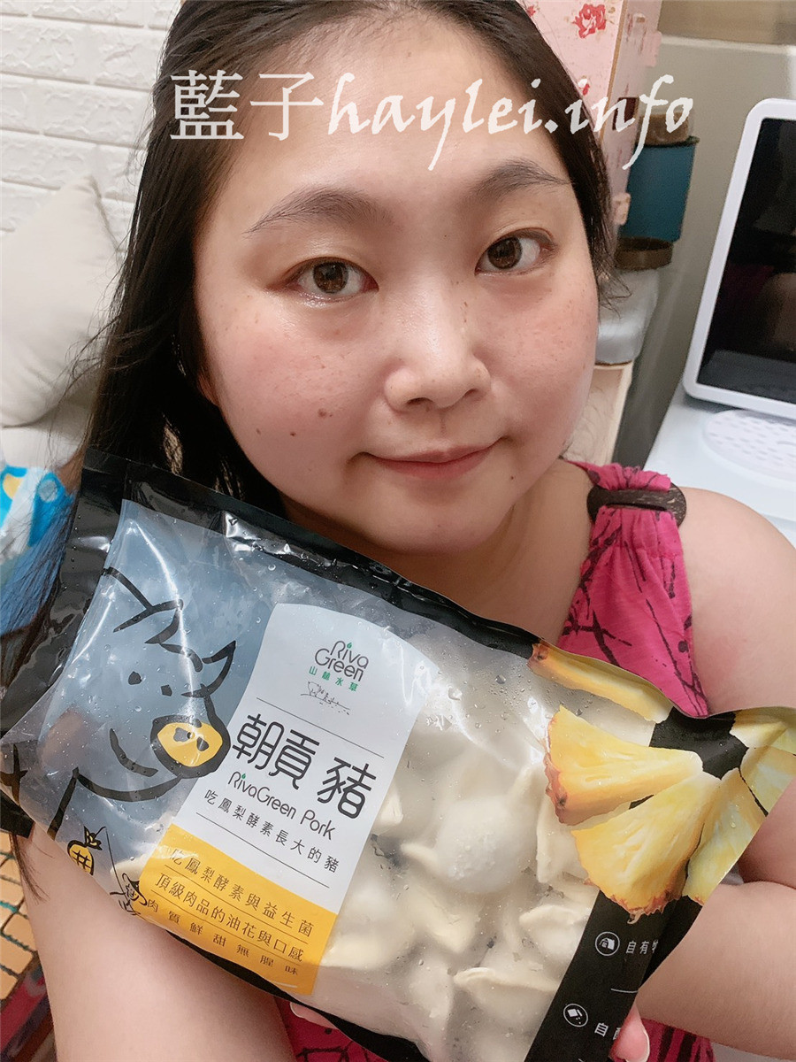 冷凍宅配水餃/山林水草RivaGreen/朝貢豬肉水餃，吃鳳梨酵素長大的豬肉質鮮甜無腥，居家常備方便隨時，不論高麗菜、韭菜、玉米等口味都美味好吃，適合當正餐/消夜/點心的團購宅配美食！宅配食品推薦/冷凍水餃/水餃美食/豬肉水餃/台灣水餃/新手下廚/有菜有肉兼顧健康/簡單煮/方便料理/煮水餃/煎餃/藍子愛美食 中式料理 宅配食記 攝影 民生資訊分享 自己動手做！ 飲食集錦 