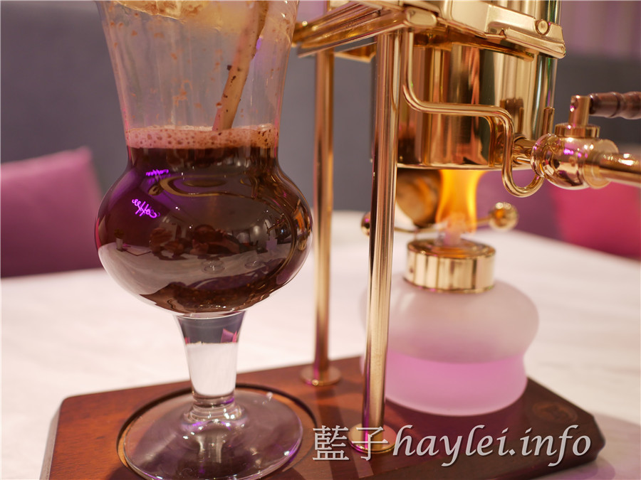 台中南屯區/572融咖啡-比利時壺煮咖啡令人驚艷,一次品嚐精品咖啡與專業甜點的好地方,和老闆聊聊生活大小事會更有驚喜唷~台中美食/台中咖啡/咖啡廳/甜點店/單品咖啡/專業咖啡師/法式甜點/法式舒芙蕾/台中早午餐/輕食下午茶/台中下午茶餐廳推薦/台中咖啡館推薦/拍照打卡/網美咖啡廳/藍子愛美食 國內旅遊 攝影 民生資訊分享 飲食集錦