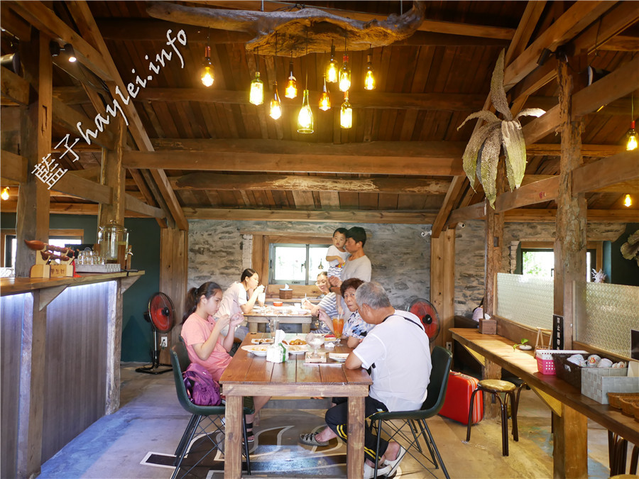 宜蘭冬山美食/七路咖啡食藝-感受老屋情懷,品味貼近人心的宜蘭在地美食!環境寬敞舒適,有彩虹屋彩繪牆、網美打卡拍照點、盪鞦韆、超大足球草原、沙坑、黑板和水槍等,適合親子遊憩的好地方!宜蘭旅遊推薦/宜蘭羅東/宜蘭美食/宜蘭網紅景點/宜蘭親子餐廳/宜蘭寵物友善餐廳/七路咖啡 ナナロ コーヒー/停車場/宜蘭拍照聖地/宜蘭打卡景點/水果咖啡/順進蜜餞行/大進果園/宜蘭休閒農業/深山咖啡廳/藍子愛旅行 國內旅遊 攝影 民生資訊分享 飲食集錦