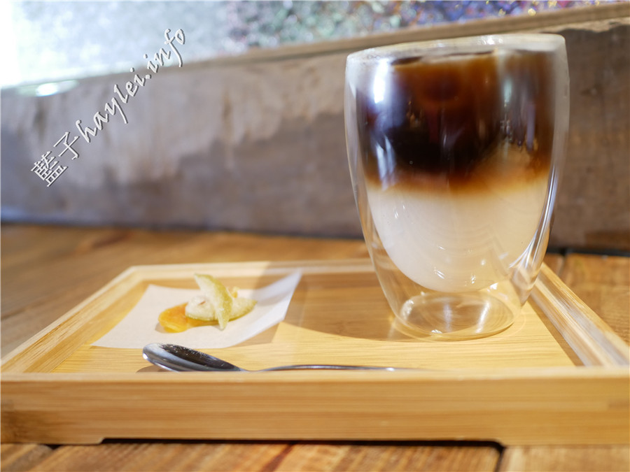 宜蘭冬山美食/七路咖啡食藝-感受老屋情懷，品味貼近人心的宜蘭在地美食！環境寬敞舒適，有彩虹屋彩繪牆、網美打卡拍照點、盪鞦韆、超大足球草原、沙坑、黑板和水槍等，適合親子遊憩的好地方！宜蘭旅遊推薦/宜蘭羅東/宜蘭美食/宜蘭網紅景點/宜蘭親子餐廳/宜蘭寵物友善餐廳/七路咖啡 ナナロ コーヒー/停車場/宜蘭拍照聖地/宜蘭打卡景點/水果咖啡/順進蜜餞行/大進果園/宜蘭休閒農業/深山咖啡廳/藍子愛旅行 國內旅遊 攝影 民生資訊分享 飲食集錦 