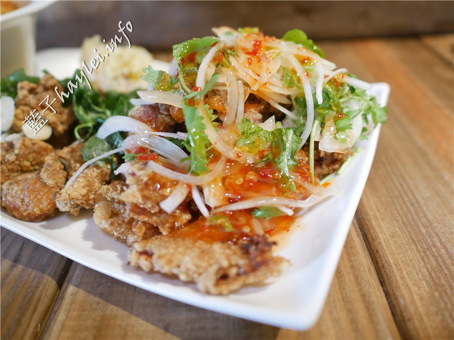 宜蘭冬山美食/七路咖啡食藝-感受老屋情懷,品味貼近人心的宜蘭在地美食!環境寬敞舒適,有彩虹屋彩繪牆、網美打卡拍照點、盪鞦韆、超大足球草原、沙坑、黑板和水槍等,適合親子遊憩的好地方!宜蘭旅遊推薦/宜蘭羅東/宜蘭美食/宜蘭網紅景點/宜蘭親子餐廳/宜蘭寵物友善餐廳/七路咖啡 ナナロ コーヒー/停車場/宜蘭拍照聖地/宜蘭打卡景點/水果咖啡/順進蜜餞行/大進果園/宜蘭休閒農業/深山咖啡廳/藍子愛旅行 國內旅遊 攝影 民生資訊分享 飲食集錦