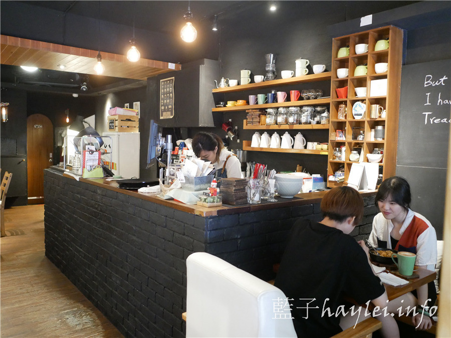 台北信義美食/Blanc布朗客咖啡-平價美味松菸美食推薦，環境溫馨有情調，食材新鮮有品質，美味到想再再回訪的美食餐廳！鴨胸沙拉、紅酒牛肉燉飯、起司雞肉千層麵、起司磚餅等鹹食表現可圈可點，布朗尼、提拉米蘇、肉桂捲等甜點必吃～台北美食/台北咖啡館/義式料理/市府站美食/義大利麵/下午茶推薦/藍子愛美食 國內旅遊 攝影 民生資訊分享 美式料理 飲食集錦 