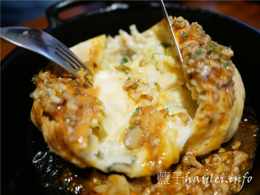 台北信義美食/Blanc布朗客咖啡-平價美味松菸美食推薦，環境溫馨有情調，食材新鮮有品質，美味到想再再回訪的美食餐廳！鴨胸沙拉、紅酒牛肉燉飯、起司雞肉千層麵、起司磚餅等鹹食表現可圈可點，布朗尼、提拉米蘇、肉桂捲等甜點必吃～台北美食/台北咖啡館/義式料理/市府站美食/義大利麵/下午茶推薦/藍子愛美食 國內旅遊 攝影 民生資訊分享 美式料理 飲食集錦 