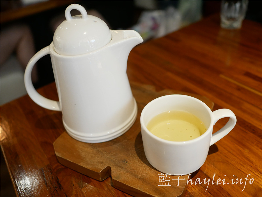 台北信義美食/Blanc布朗客咖啡-平價美味松菸美食推薦，環境溫馨有情調，食材新鮮有品質，美味到想再再回訪的美食餐廳！鴨胸沙拉、紅酒牛肉燉飯、起司雞肉千層麵、起司磚餅等鹹食表現可圈可點，布朗尼、提拉米蘇、肉桂捲等甜點必吃～台北美食/台北咖啡館/義式料理/市府站美食/義大利麵/下午茶推薦/藍子愛美食 國內旅遊 攝影 民生資訊分享 美式料理 飲食集錦 