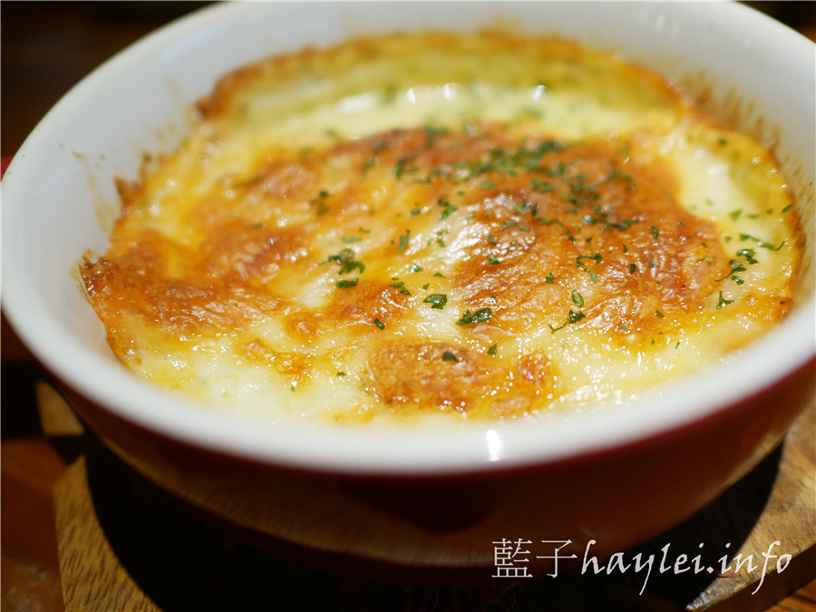 台北信義美食/Blanc布朗客咖啡-平價美味松菸美食推薦，環境溫馨有情調，食材新鮮有品質，美味到想再再回訪的美食餐廳！鴨胸沙拉、紅酒牛肉燉飯、起司雞肉千層麵、起司磚餅等鹹食表現可圈可點，布朗尼、提拉米蘇、肉桂捲等甜點必吃～台北美食/台北咖啡館/義式料理/市府站美食/義大利麵/下午茶推薦/藍子愛美食 國內旅遊 攝影 民生資訊分享 美式料理 飲食集錦 