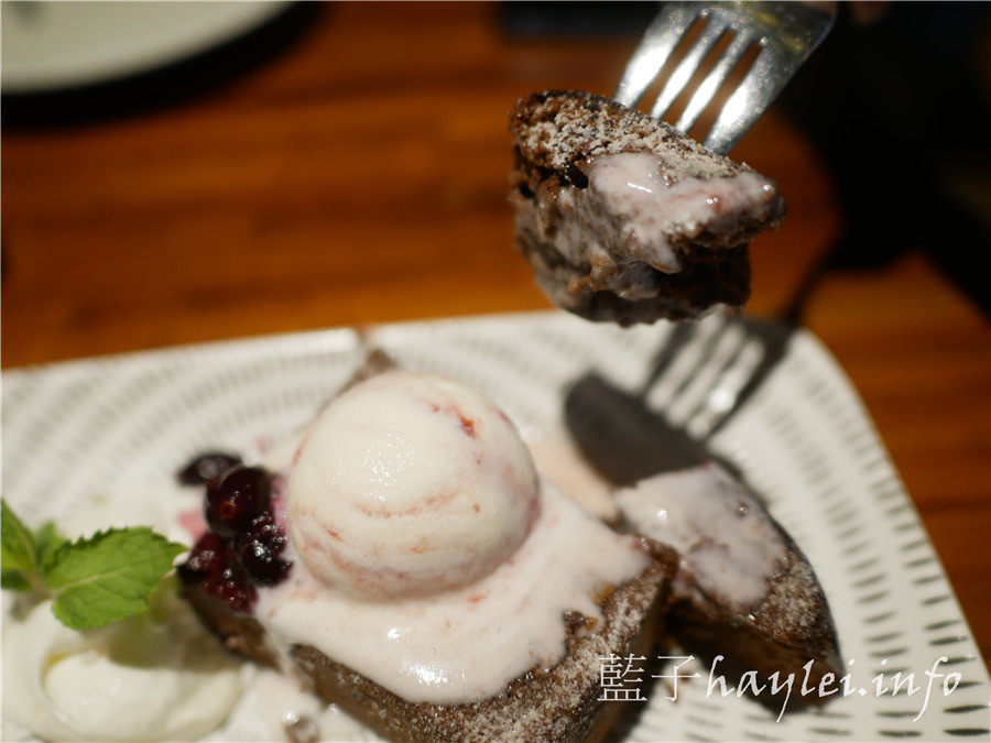 台北信義美食/Blanc布朗客咖啡-平價美味松菸美食推薦，環境溫馨有情調，食材新鮮有品質，美味到想再再回訪的美食餐廳！鴨胸沙拉、紅酒牛肉燉飯、起司雞肉千層麵、起司磚餅等鹹食表現可圈可點，布朗尼、提拉米蘇、肉桂捲等甜點必吃～台北美食/台北咖啡館/義式料理/市府站美食/義大利麵/下午茶推薦/藍子愛美食 國內旅遊 攝影 民生資訊分享 美式料理 飲食集錦 