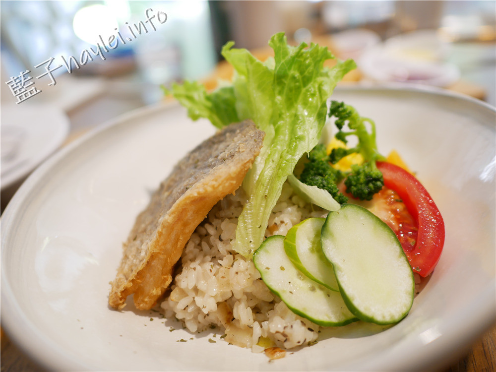 台北松山下午茶/夏綠蒂‧小私廚(二訪)-咖啡廳也能吃到美味私廚料理,首推口感豐富的明太子義大利麵、燉飯,招牌米鬆餅、炸物小點也很非常美味,裝潢佈置很有巧思,見到可愛的小貓咪特別療癒,很適合閨密聚會、親友聚餐呢!台北美食/台北下午茶/中山國中站美食/寵物友善餐廳/親子友善餐廳/夏綠蒂菜單/藍子愛美食 國內旅遊 攝影 民生資訊分享 美式料理 飲食集錦