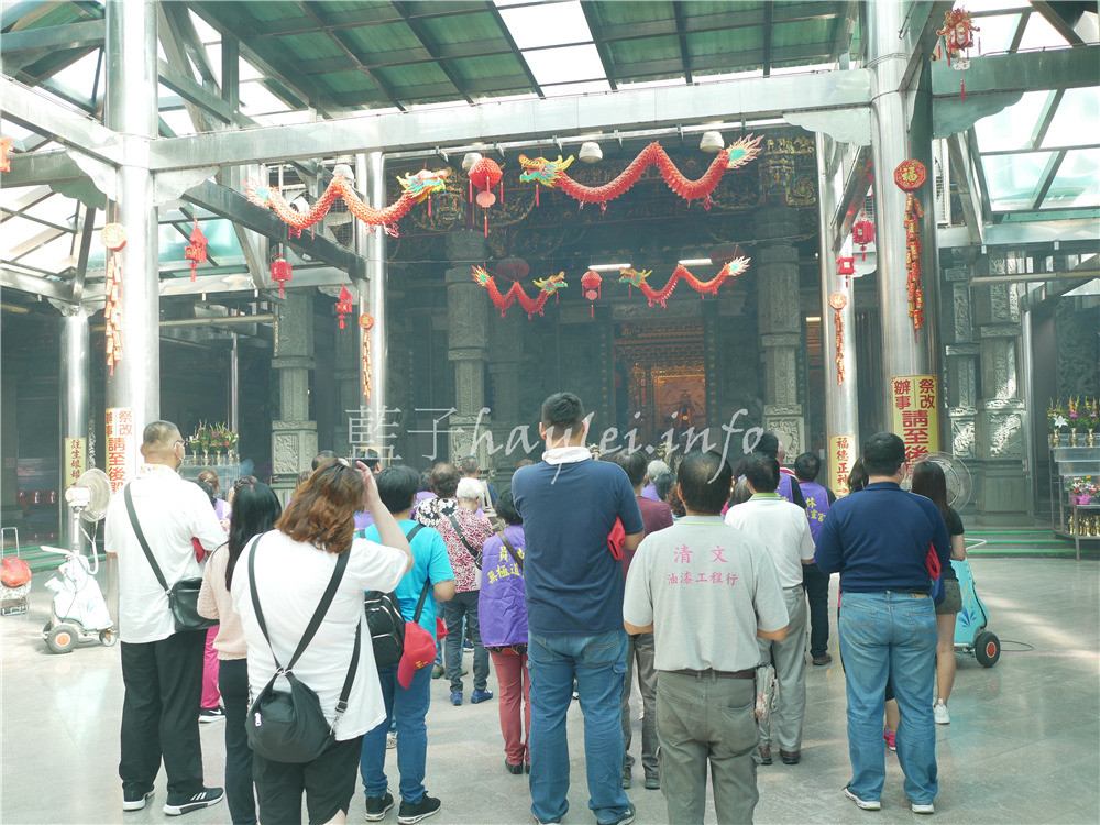 雲林四湖/三條崙海清宮閻羅天子包公祖廟-1738年建立,寺廟結構以傳統青斗石與木構為主,是台灣最早供奉包青天包拯的祖廟!進香團來訪包公廟,仙女舞敬神,場面香火鼎盛~海清宮森羅殿/廟宇祭典/廟會活動/民俗信仰中心/傳統民間習俗/宮廟信仰活動/藍子愛旅遊 國內旅遊 攝影 民生資訊分享