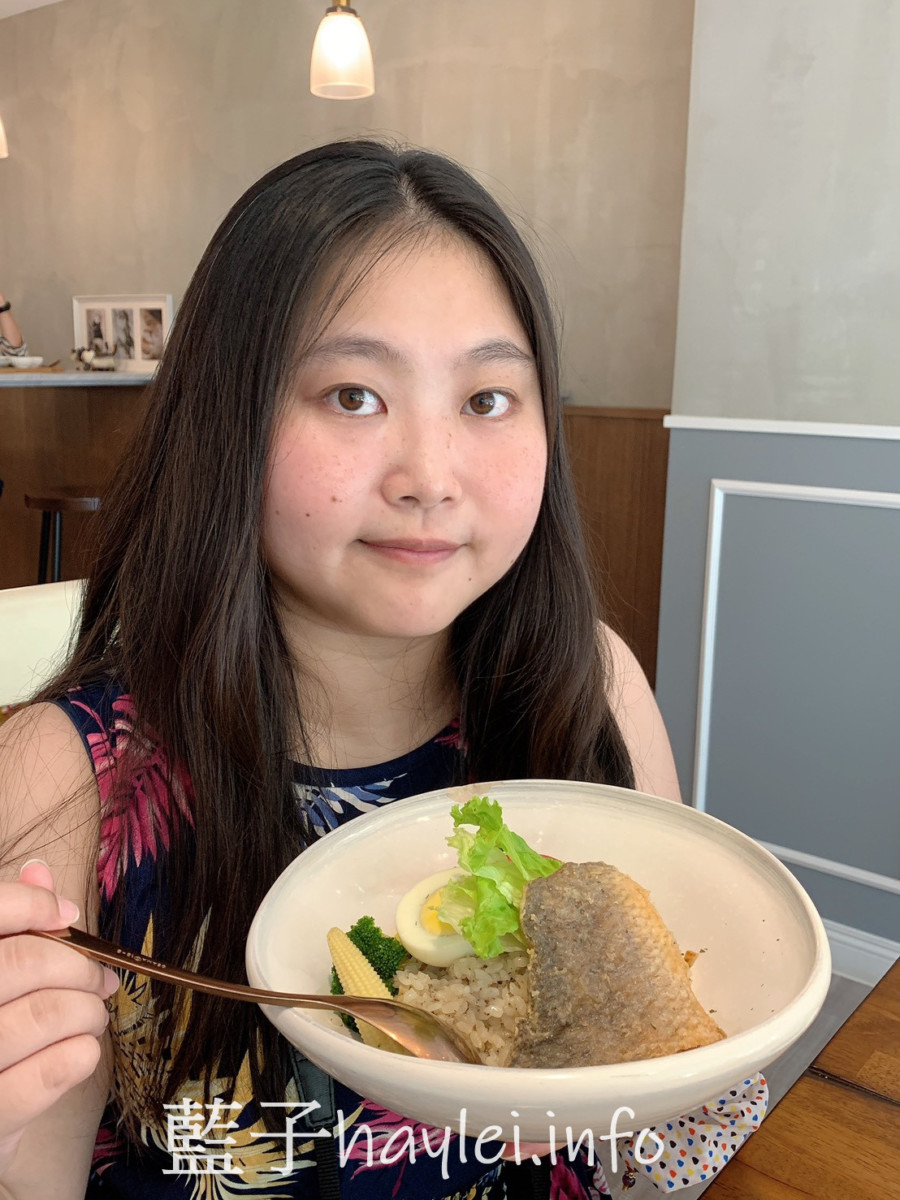 台北松山下午茶/夏綠蒂‧小私廚(二訪)-咖啡廳也能吃到美味私廚料理,首推口感豐富的明太子義大利麵、燉飯,招牌米鬆餅、炸物小點也很非常美味,裝潢佈置很有巧思,見到可愛的小貓咪特別療癒,很適合閨密聚會、親友聚餐呢!台北美食/台北下午茶/中山國中站美食/寵物友善餐廳/親子友善餐廳/夏綠蒂菜單/藍子愛美食 國內旅遊 攝影 民生資訊分享 美式料理 飲食集錦