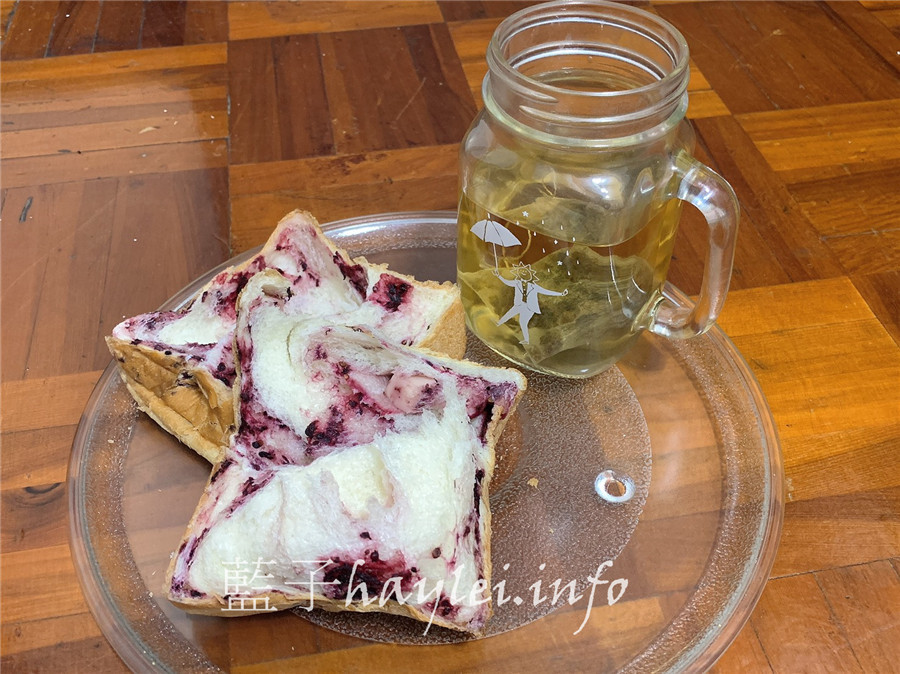 哈肯舖/Hoganbakery-湯種低溫發酵的淨。生吐司&魯邦種老麵發酵的極軟。桑葚優格吐司，手感烘焙的絕佳美味吐司，柔軟有彈性，一吃就愛上的美好滋味！吐司使用潔淨標章認證麵粉製作，不含基改作物，吃起來更安心～宅配美食/台灣生吐司/網紅吐司/點心/麵包/悠閒下午茶/素食吐司/奶素食品/藍子愛美食 健康養身 宅配食記 攝影 新北美食 民生資訊分享 飲食集錦 