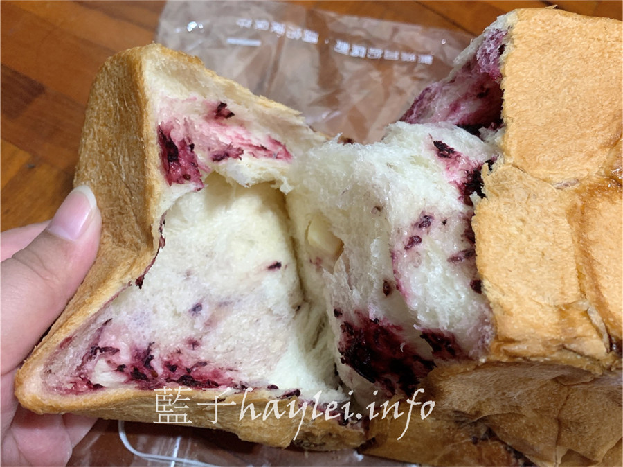 哈肯舖/Hoganbakery-湯種低溫發酵的淨。生吐司&魯邦種老麵發酵的極軟。桑葚優格吐司，手感烘焙的絕佳美味吐司，柔軟有彈性，一吃就愛上的美好滋味！吐司使用潔淨標章認證麵粉製作，不含基改作物，吃起來更安心～宅配美食/台灣生吐司/網紅吐司/點心/麵包/悠閒下午茶/素食吐司/奶素食品/藍子愛美食 健康養身 宅配食記 攝影 新北美食 民生資訊分享 飲食集錦 