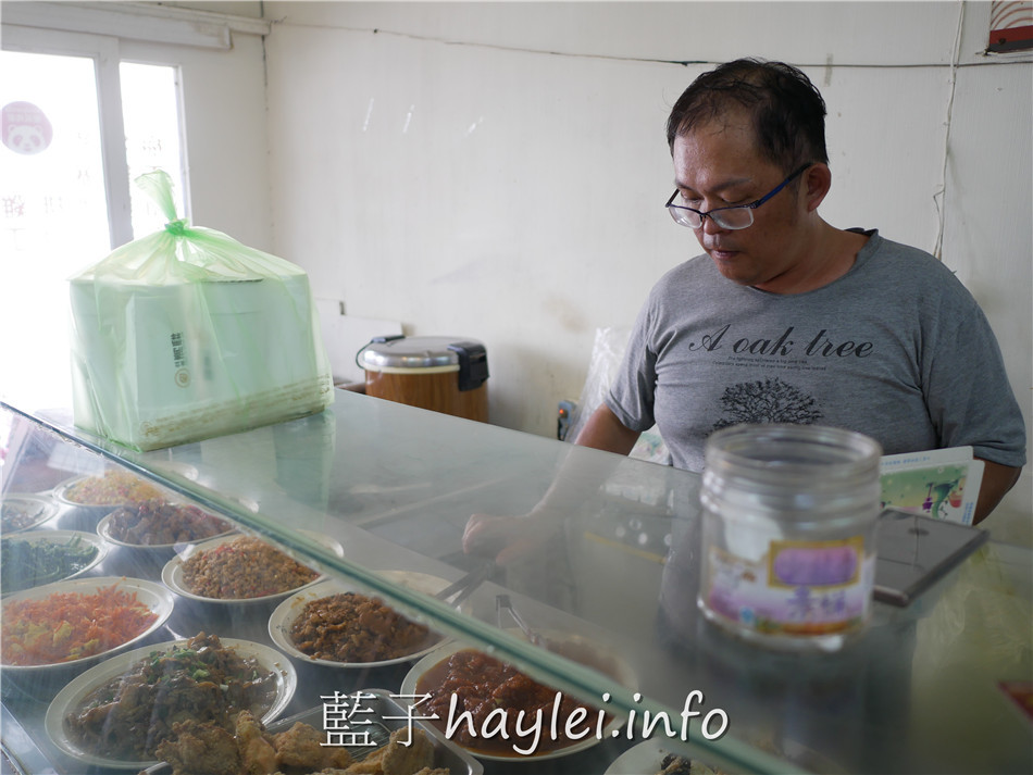 今天吃什麼/嘉義西區/御上皇精緻便當-薄利多銷的好吃便當,定價50元起,食材新鮮口味好,深受周遭公司行號、學校、醫院等喜愛~賣完為止,沒有隔夜菜,堅持讓大家吃到營養美味的心態非常值得肯定!嘉義美食/嘉義便當/嘉義西區便當/平民美食/佛心美食/嘉義平價便當推薦/嘉義便當/嘉義必吃便當/藍子愛美食 中式料理 國內旅遊 攝影 民生資訊分享 飲食集錦