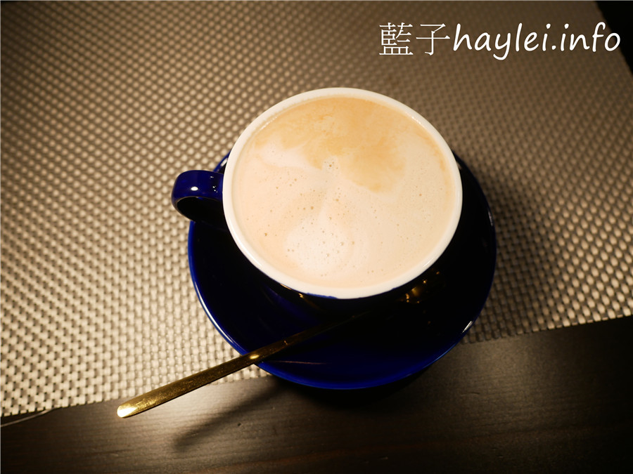 今天吃什麼/嘉義中埔/月cafe/月咖啡-近嘉義大學的個性咖啡廳，提供手沖咖啡、特色花果茶飲跟鬆餅等美食，邊聽著黑膠唱片、邊品著香氣醉人的療癒咖啡，悠閒享受屬於此刻的浪漫時光！嘉義美食/嘉義咖啡廳/文青咖啡館/寵物友善/藍子愛美食 國內旅遊 攝影 民生資訊分享 美式料理 飲食集錦 