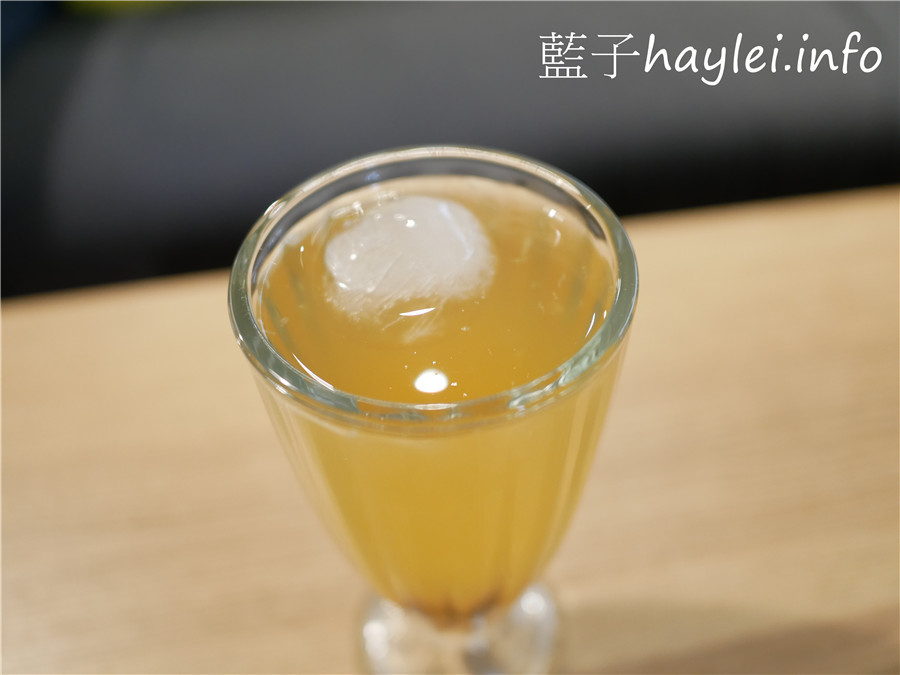 今天吃什麼/嘉義中埔/月cafe/月咖啡-近嘉義大學的個性咖啡廳，提供手沖咖啡、特色花果茶飲跟鬆餅等美食，邊聽著黑膠唱片、邊品著香氣醉人的療癒咖啡，悠閒享受屬於此刻的浪漫時光！嘉義美食/嘉義咖啡廳/文青咖啡館/寵物友善/藍子愛美食 國內旅遊 攝影 民生資訊分享 美式料理 飲食集錦 