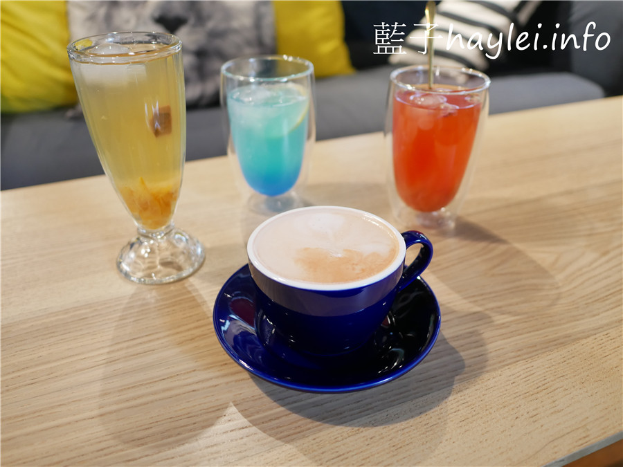 今天吃什麼/嘉義中埔/月cafe/月咖啡-近嘉義大學的個性咖啡廳，提供手沖咖啡、特色花果茶飲跟鬆餅等美食，邊聽著黑膠唱片、邊品著香氣醉人的療癒咖啡，悠閒享受屬於此刻的浪漫時光！嘉義美食/嘉義咖啡廳/文青咖啡館/寵物友善/藍子愛美食 國內旅遊 攝影 民生資訊分享 美式料理 飲食集錦 