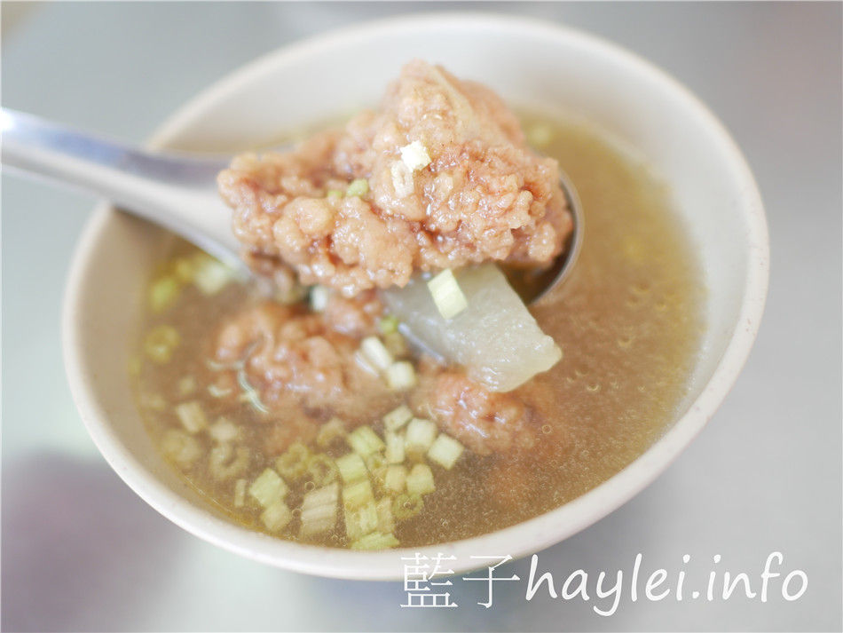 今天吃什麼/嘉義東區/後湖碗粿-傳統古早味嫩Q碗粿餡料豐富、鮮味十足的肉粽、鹹香美味的米糕跟酥嫩的肉骨湯樣樣美味,加點辣更夠味,在地人推薦的平價好吃古早味美食!嘉義美食/嘉義小吃/嘉義碗粿/嘉義肉粽/嘉義米糕/傳統小吃/平民美食/傳統早餐/嘉義必吃美食/藍子愛美食 中式料理 國內旅遊 攝影 民生資訊分享 飲食集錦