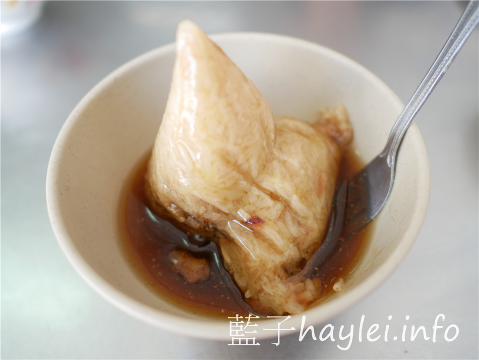 今天吃什麼/嘉義東區/後湖碗粿-傳統古早味嫩Q碗粿餡料豐富、鮮味十足的肉粽、鹹香美味的米糕跟酥嫩的肉骨湯樣樣美味,加點辣更夠味,在地人推薦的平價好吃古早味美食!嘉義美食/嘉義小吃/嘉義碗粿/嘉義肉粽/嘉義米糕/傳統小吃/平民美食/傳統早餐/嘉義必吃美食/藍子愛美食 中式料理 國內旅遊 攝影 民生資訊分享 飲食集錦
