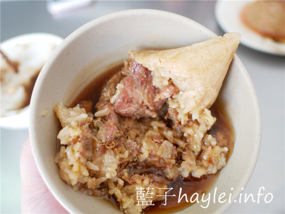 今天吃什麼/嘉義東區/後湖碗粿-傳統古早味嫩Q碗粿餡料豐富、鮮味十足的肉粽、鹹香美味的米糕跟酥嫩的肉骨湯樣樣美味,加點辣更夠味,在地人推薦的平價好吃古早味美食!嘉義美食/嘉義小吃/嘉義碗粿/嘉義肉粽/嘉義米糕/傳統小吃/平民美食/傳統早餐/嘉義必吃美食/藍子愛美食 中式料理 國內旅遊 攝影 民生資訊分享 飲食集錦