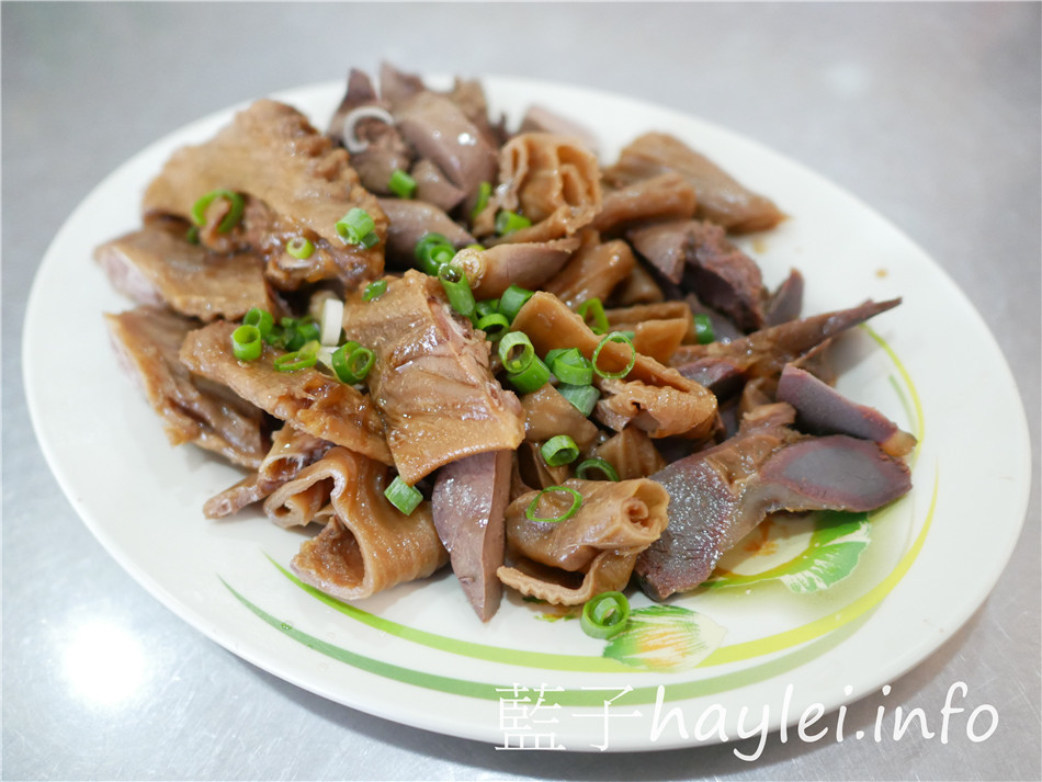 今天吃什麼/嘉義東區/阿波鴨肉麵-紅燒鴨肉軟嫩美味,台式熱炒、滷味、煎蛋、鴨肉麵、下水湯等味道更是可圈可點,嘉義必吃平民美食,近文化路夜市、文化公園~嘉義美食/嘉義小吃/嘉義鴨肉美食/嘉義鴨肉推薦/嘉義熱炒/熱炒美食/傳統小吃/傳統美食/藍子愛美食 中式料理 國內旅遊 攝影 民生資訊分享 飲食集錦
