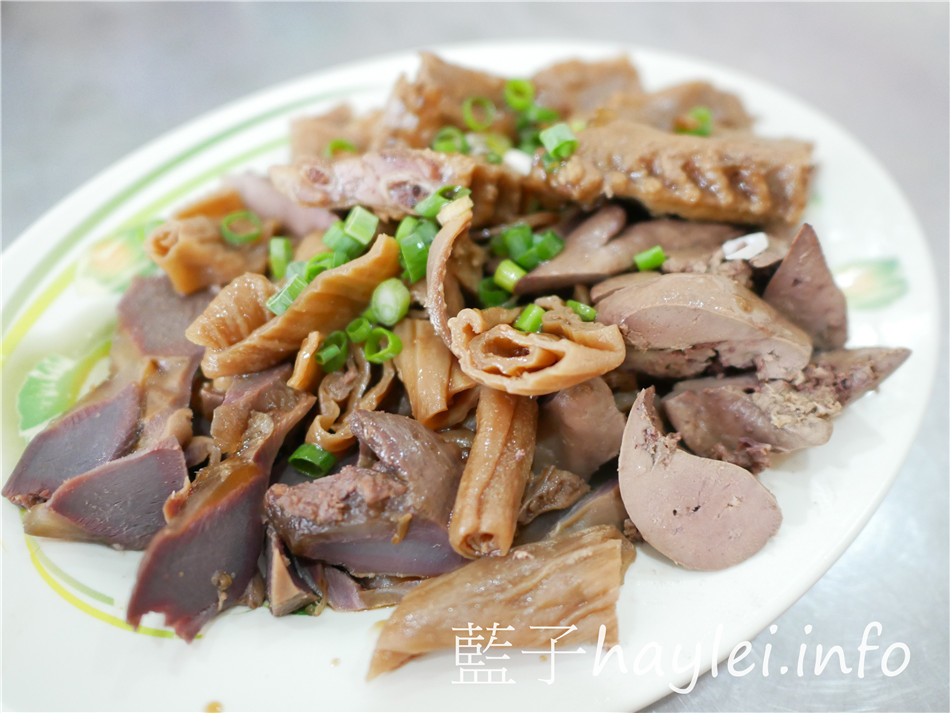 今天吃什麼/嘉義東區/阿波鴨肉麵-紅燒鴨肉軟嫩美味,台式熱炒、滷味、煎蛋、鴨肉麵、下水湯等味道更是可圈可點,嘉義必吃平民美食,近文化路夜市、文化公園~嘉義美食/嘉義小吃/嘉義鴨肉美食/嘉義鴨肉推薦/嘉義熱炒/熱炒美食/傳統小吃/傳統美食/藍子愛美食 中式料理 國內旅遊 攝影 民生資訊分享 飲食集錦