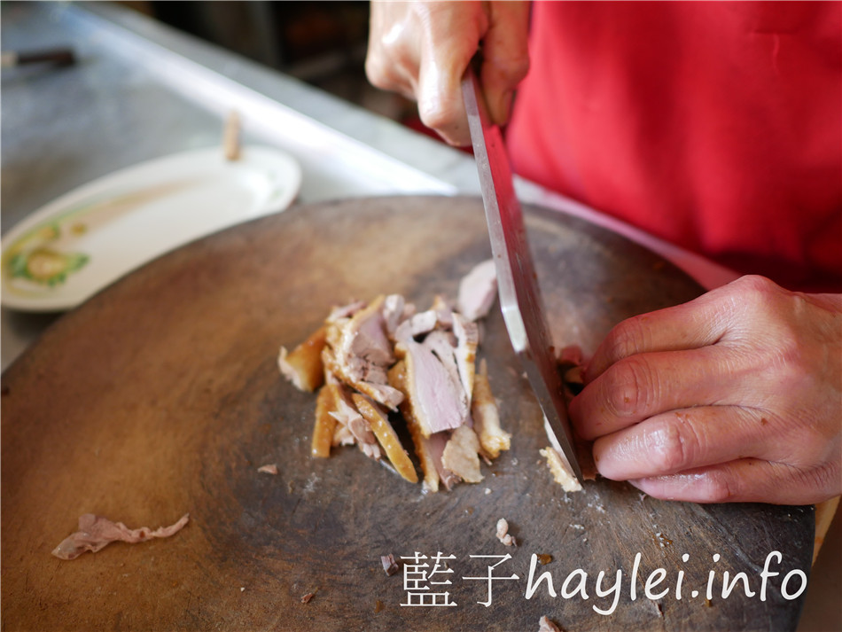今天吃什麼/嘉義東區/阿波鴨肉麵-紅燒鴨肉軟嫩美味,台式熱炒、滷味、煎蛋、鴨肉麵、下水湯等味道更是可圈可點,嘉義必吃平民美食,近文化路夜市、文化公園~嘉義美食/嘉義小吃/嘉義鴨肉美食/嘉義鴨肉推薦/嘉義熱炒/熱炒美食/傳統小吃/傳統美食/藍子愛美食 中式料理 國內旅遊 攝影 民生資訊分享 飲食集錦