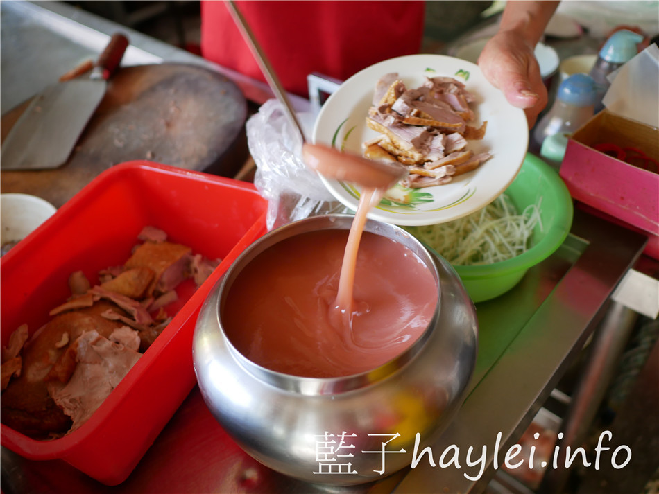 今天吃什麼/嘉義東區/阿波鴨肉麵-紅燒鴨肉軟嫩美味,台式熱炒、滷味、煎蛋、鴨肉麵、下水湯等味道更是可圈可點,嘉義必吃平民美食,近文化路夜市、文化公園~嘉義美食/嘉義小吃/嘉義鴨肉美食/嘉義鴨肉推薦/嘉義熱炒/熱炒美食/傳統小吃/傳統美食/藍子愛美食 中式料理 國內旅遊 攝影 民生資訊分享 飲食集錦