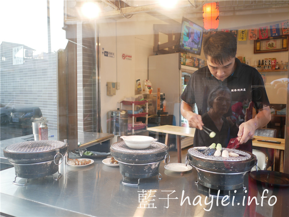 今天吃什麼/嘉義西區/旺柴燒肉屋-露天環境寬敞放鬆,專人烤肉不會手忙腳亂怕燒焦,樣樣品質有把關,新鮮現點現烤不回烤,品嘗美食更盡興!嘉義美食/嘉義燒烤/嘉義小吃/嘉義居酒屋/特色小店/個性美食/療癒美食/約會聚餐/停車方便/自備停車場/藍子愛美食 中式料理 國內旅遊 攝影 日式料理 民生資訊分享 飲食集錦