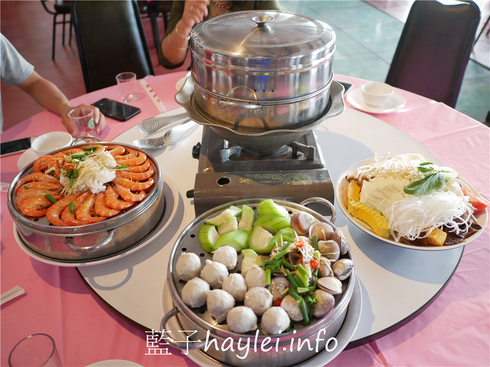 台南將軍漁港美食/九叔公餐廳 將軍漁港海景宴會廳(海鮮蒸籠塔)-新鮮海鮮上蒸籠,上蒸下煮蒸籠宴,一鍋多吃人人愛!免費素食自助吧,卡拉ok歡樂無限!今天吃什麼/台南馬沙溝/台南漁港美食/將軍漁港美食/將軍漁港海鮮餐廳/台南海鮮餐廳推薦/現點現做/生猛海鮮/台南美食/藍子愛美食 中式料理 國內旅遊 攝影 民生資訊分享 飲食集錦