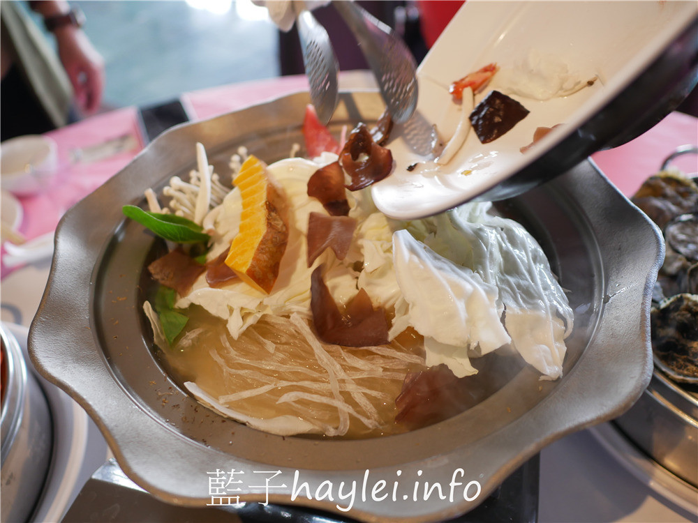 台南將軍漁港美食/九叔公餐廳 將軍漁港海景宴會廳(海鮮蒸籠塔)-新鮮海鮮上蒸籠,上蒸下煮蒸籠宴,一鍋多吃人人愛!免費素食自助吧,卡拉ok歡樂無限!今天吃什麼/台南馬沙溝/台南漁港美食/將軍漁港美食/將軍漁港海鮮餐廳/台南海鮮餐廳推薦/現點現做/生猛海鮮/台南美食/藍子愛美食 中式料理 國內旅遊 攝影 民生資訊分享 飲食集錦
