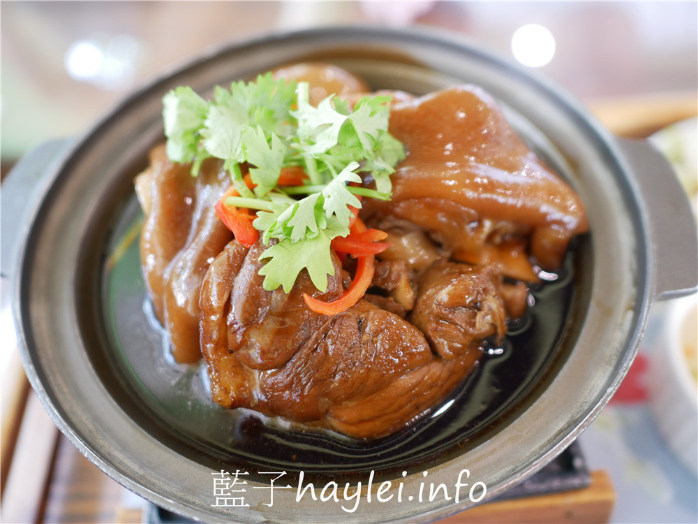嘉義朴子/彤彤生活料理館-深耕嘉義的在地好味道,鮮美實在的麻辣烤魚鍋、軟嫩甜香的可樂冰糖豬腳推薦必點~今天吃什麼/嘉義美食/朴子美食/嘉義豬腳/嘉義麻辣烤魚/麻辣美食/豬腳美食/真材實料/在地人推薦/藍子愛美食 中式料理 國內旅遊 攝影 民生資訊分享 飲食集錦