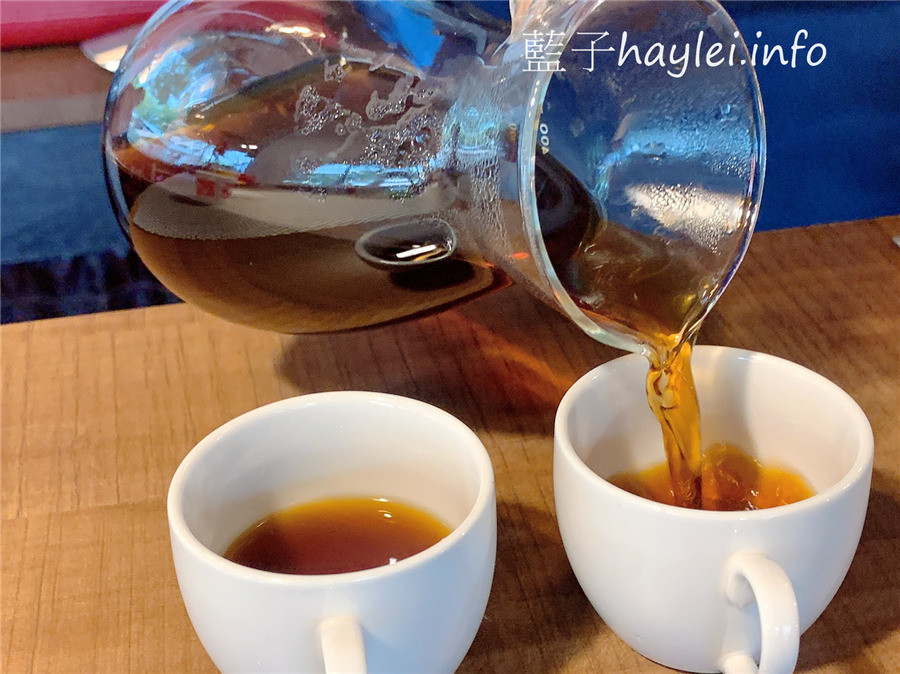 今天吃什麼/嘉義中埔/月cafe/月咖啡-近嘉義大學的個性咖啡廳，提供手沖咖啡、特色花果茶飲跟鬆餅等美食，邊聽著黑膠唱片、邊品著香氣醉人的療癒咖啡，悠閒享受屬於此刻的浪漫時光！嘉義美食/嘉義咖啡廳/文青咖啡館/寵物友善/藍子愛美食 國內旅遊 攝影 民生資訊分享 美式料理 飲食集錦 