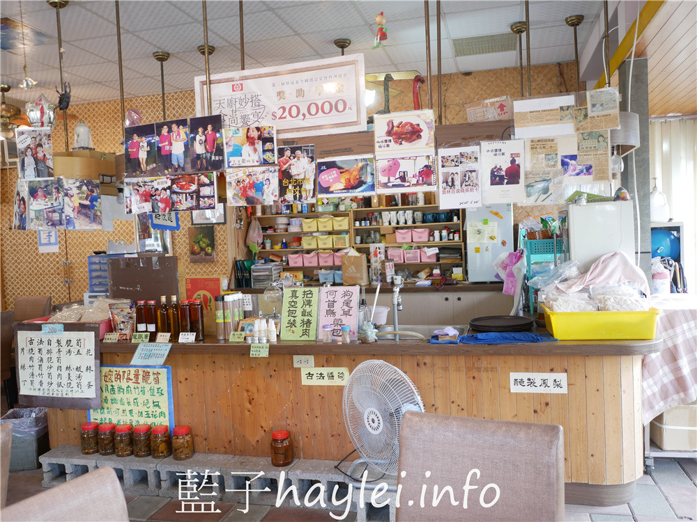 雲林古坑/阿嬤私房菜-阿嬤筍仔麵、狗尾草燉雞湯、香烤鹹豬肉、蒜味龍鬚菜跟招牌脆筍蛋都是必點手路菜，口味都非常好吃，華山必吃美食！今天吃什麼/台灣美食/雲林美食/雲林華山/華山美食/古早味美食/傳統美食/創意料理/台菜餐廳/合菜餐廳/藍子愛美食 中式料理 國內旅遊 攝影 民生資訊分享 飲食集錦 